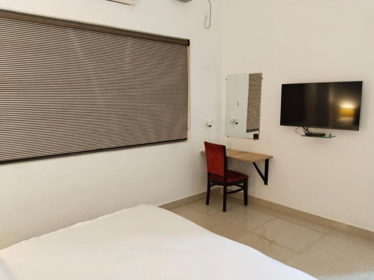 Hotel Lake View By Bookingcare Chhatarpur エクステリア 写真